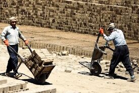 لطفا جلوی تعدیل و بیکار شدن کارگران را بگیرید 
