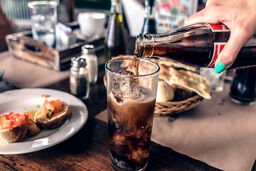 قیمت جدید نوشابه ۱.۵ لیتری و قوطی اعلام شد + میزان افزایش قیمت ها